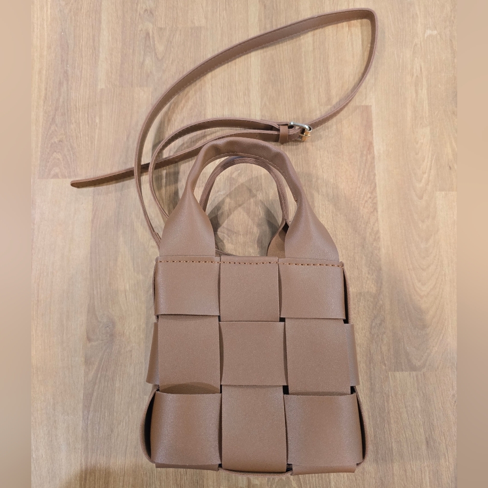 Tan Woven Crossbody Bucket Bag